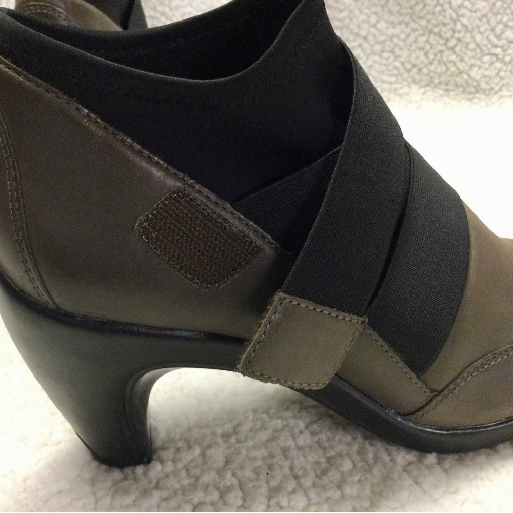 NWOB Aerosoles Cypress Leather Ankle Bootie - Picture 5 of 10